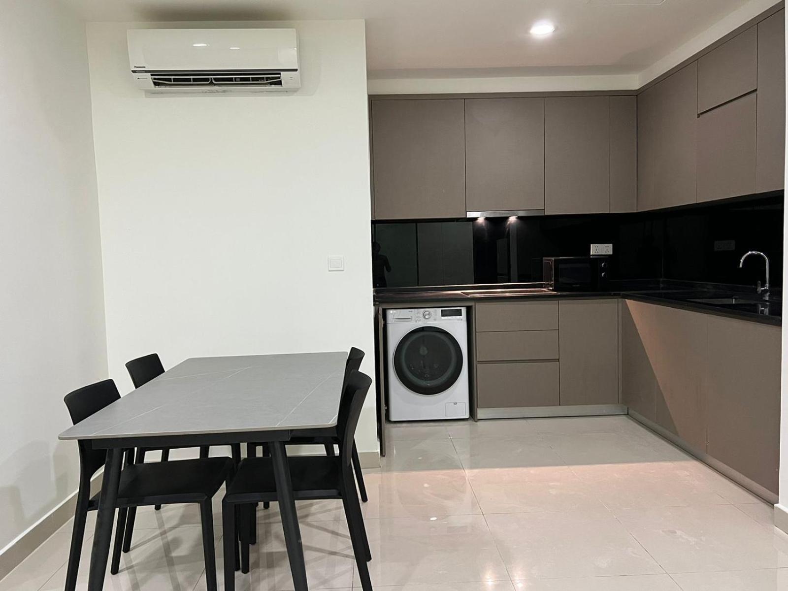 Impian II - The Peak Residence Phnom Penh Exterior photo