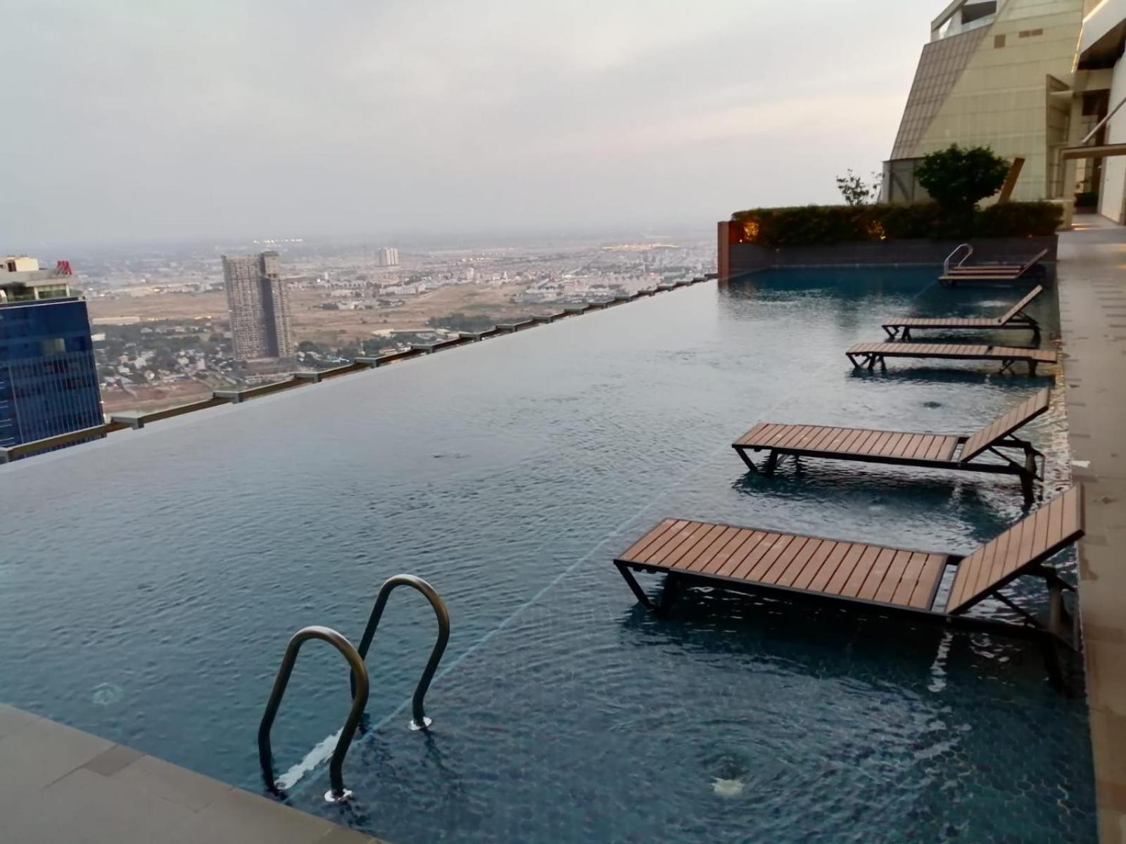 Impian II - The Peak Residence Phnom Penh Exterior photo